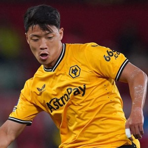 Crown Sports-记者：狼队坚称拉森是非卖品，也不愿把黄喜灿租给水晶宫