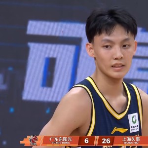 徐杰7中0，胡明轩9中1，40分惨败，张镇麟22分爆发